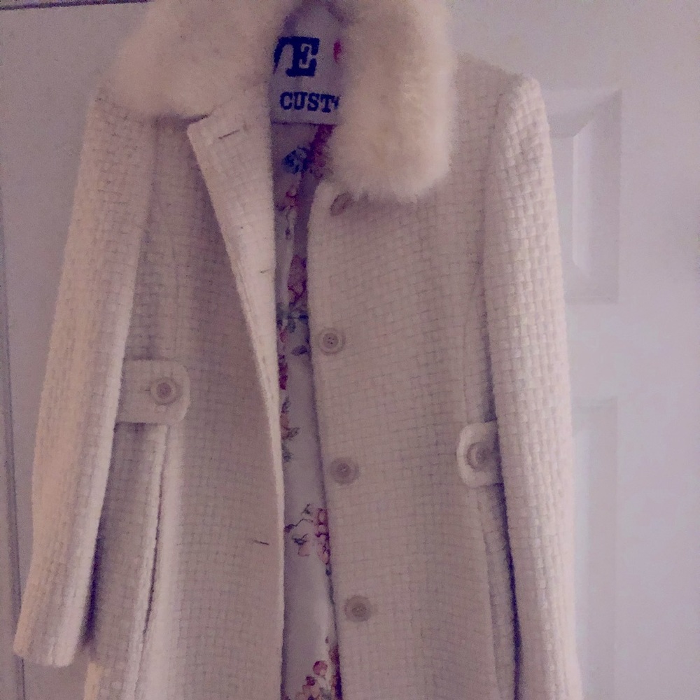 Thick wool coat with fur trim